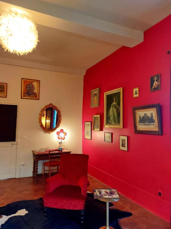 Le Prieure Hotel นัวเยร์ส-ซูร์-เซอไรน์ ภายนอก รูปภาพ