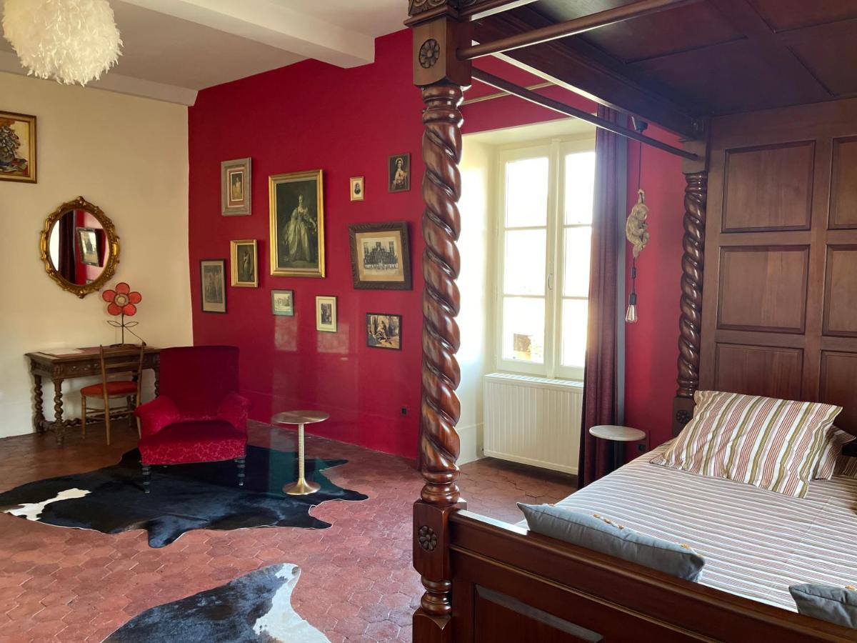 Le Prieure Hotel นัวเยร์ส-ซูร์-เซอไรน์ ภายนอก รูปภาพ