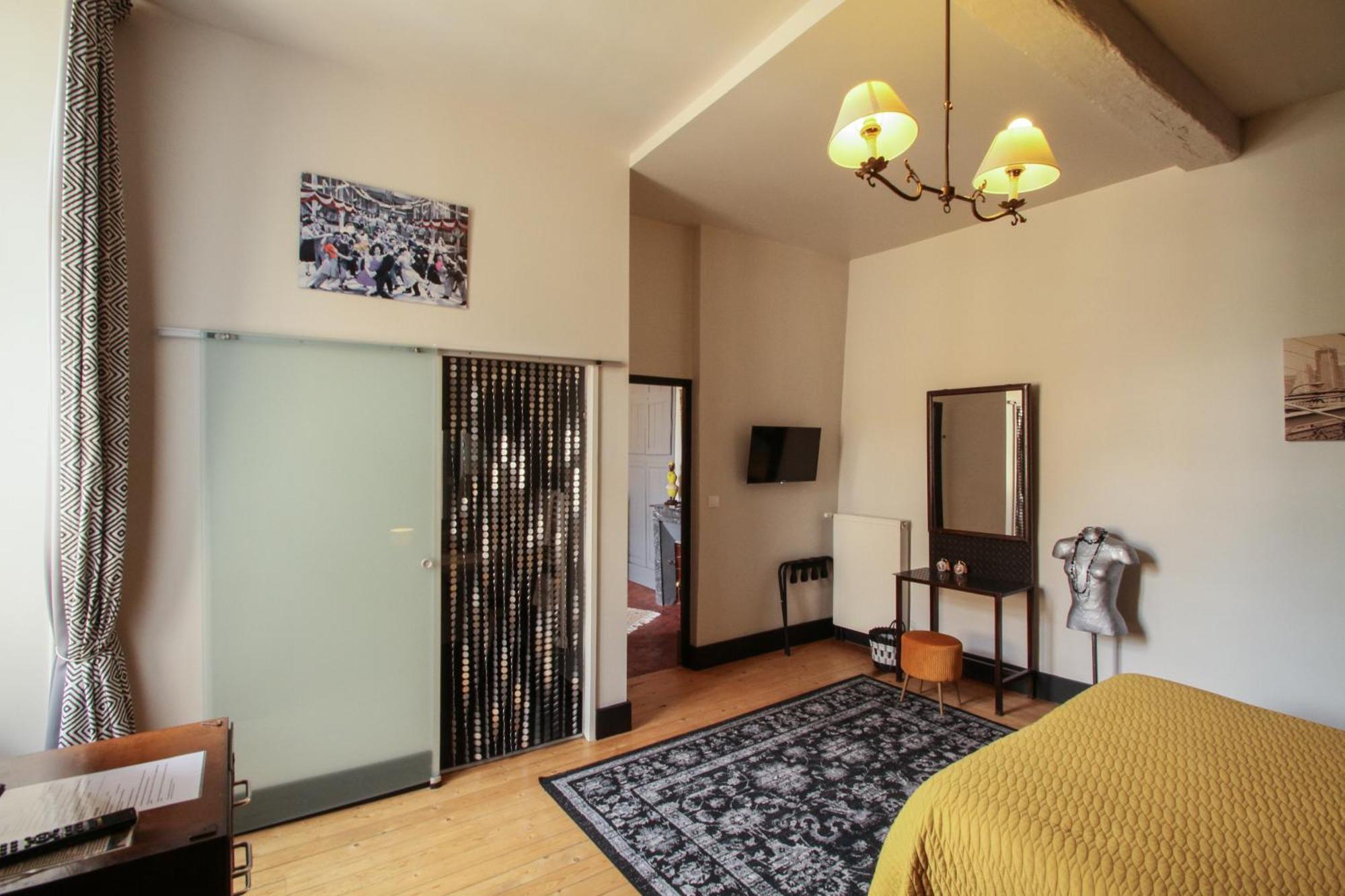 Le Prieure Hotel นัวเยร์ส-ซูร์-เซอไรน์ ภายนอก รูปภาพ