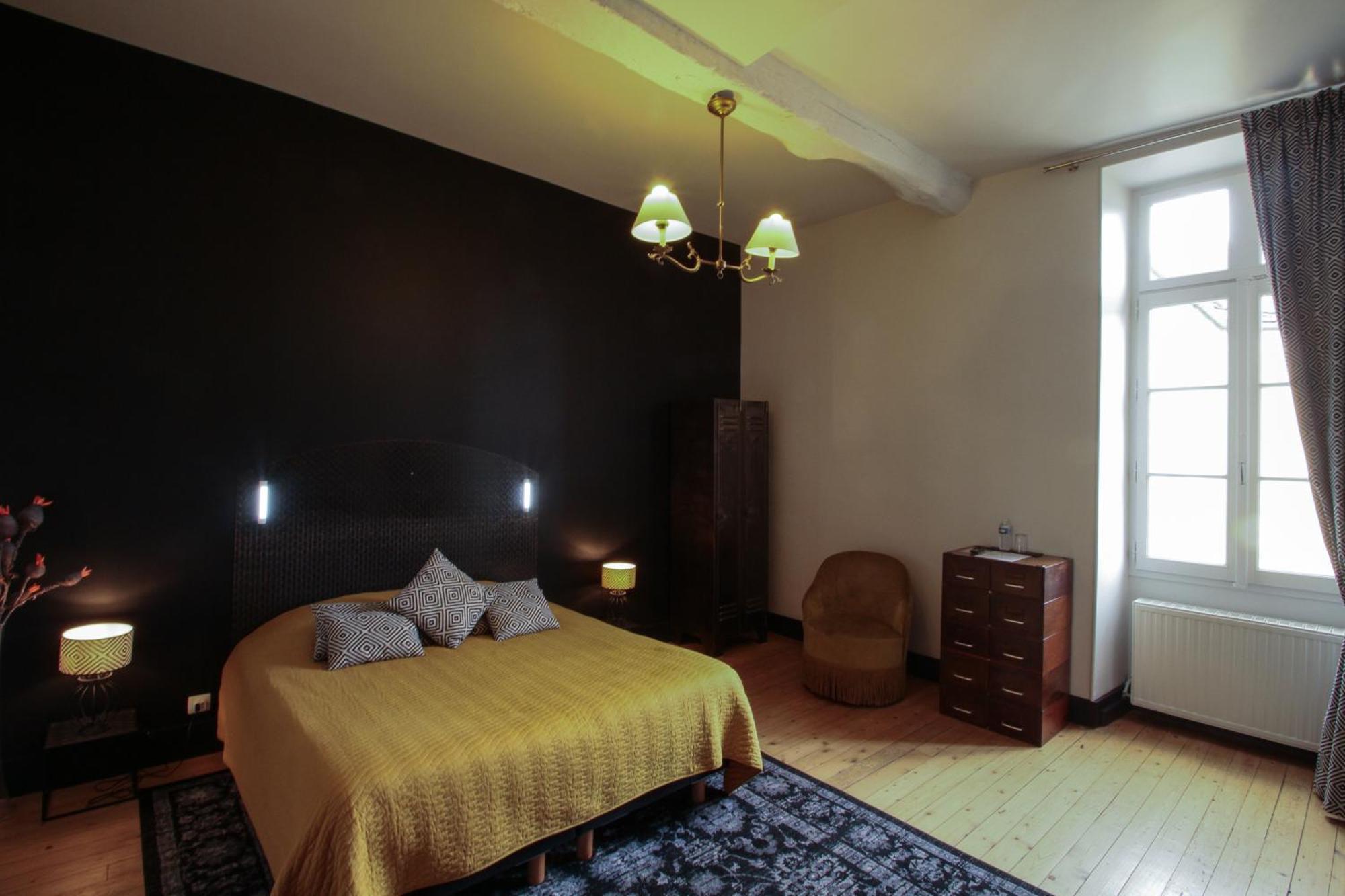 Le Prieure Hotel นัวเยร์ส-ซูร์-เซอไรน์ ภายนอก รูปภาพ