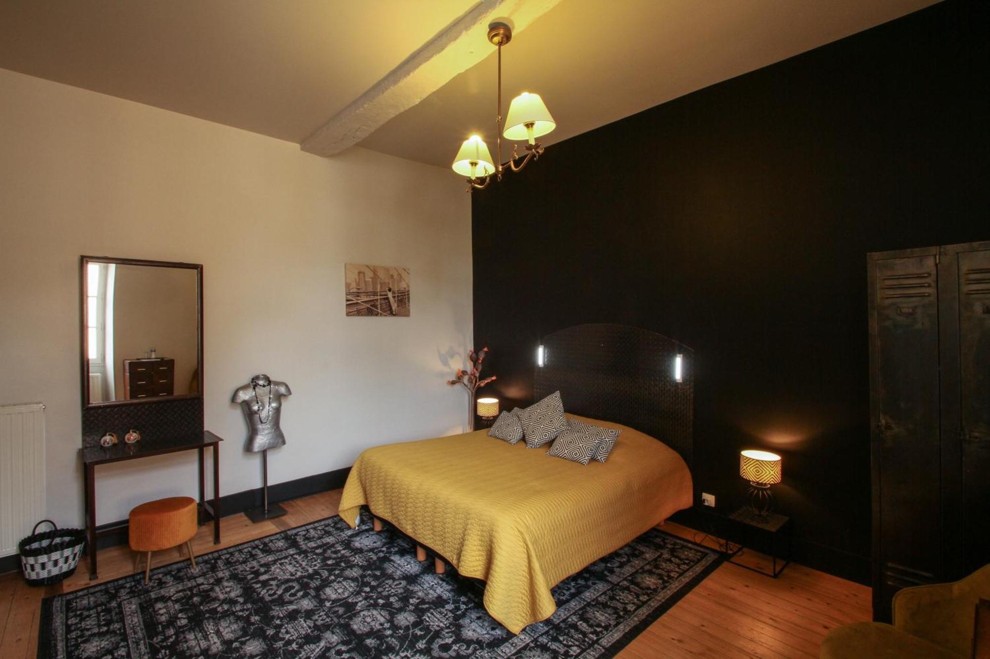 Le Prieure Hotel นัวเยร์ส-ซูร์-เซอไรน์ ภายนอก รูปภาพ