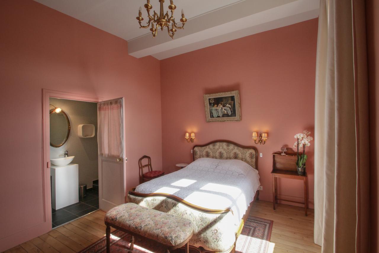 Le Prieure Hotel นัวเยร์ส-ซูร์-เซอไรน์ ภายนอก รูปภาพ
