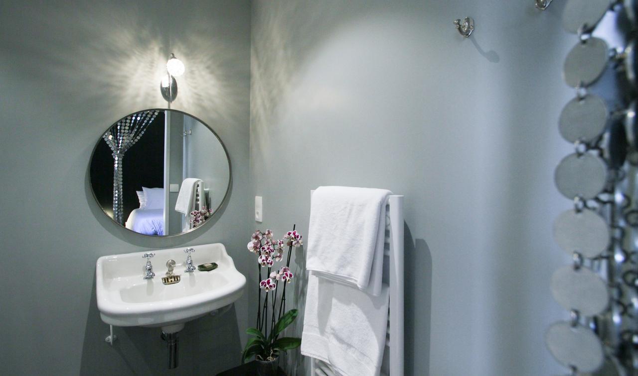 Le Prieure Hotel นัวเยร์ส-ซูร์-เซอไรน์ ภายนอก รูปภาพ