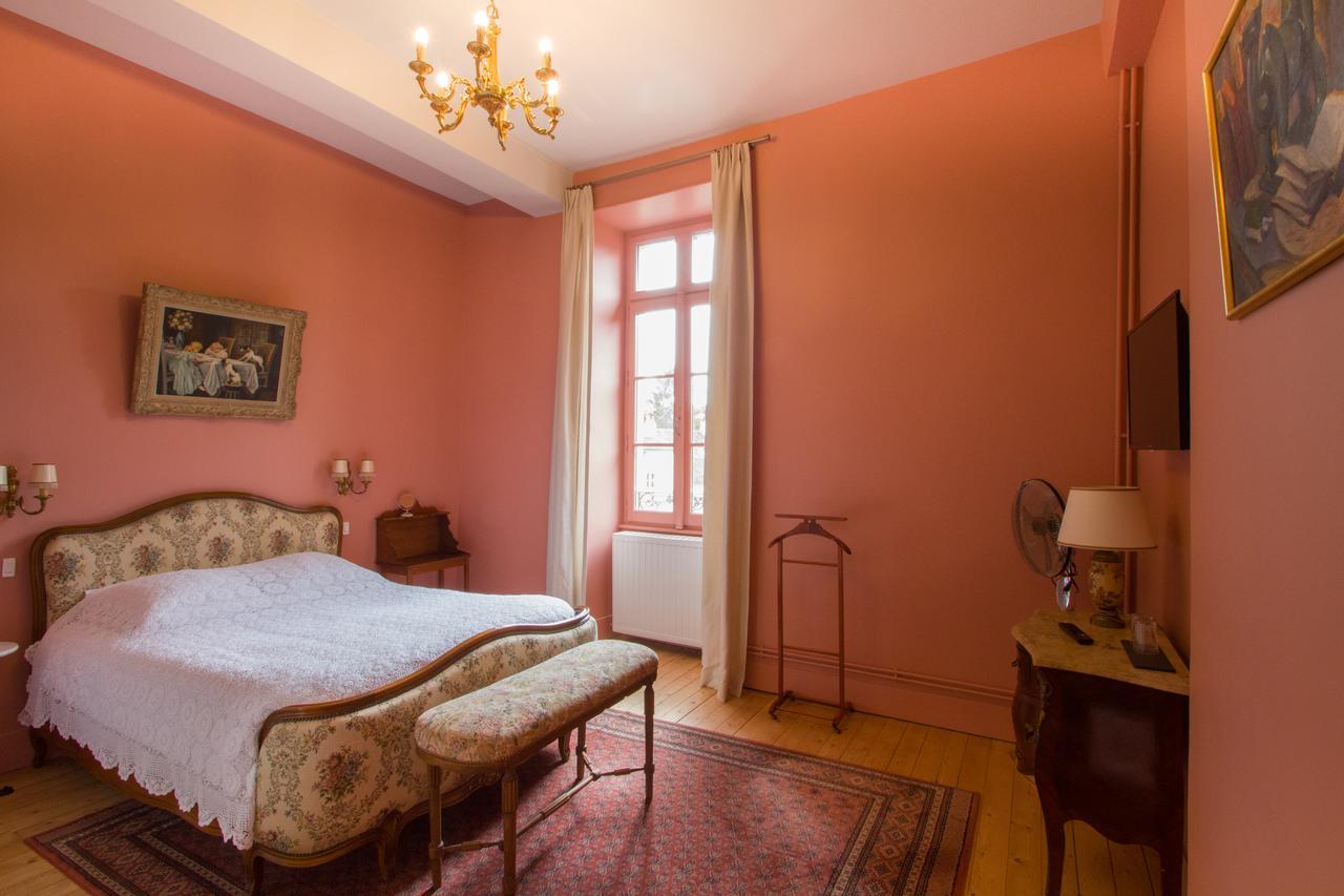 Le Prieure Hotel นัวเยร์ส-ซูร์-เซอไรน์ ภายนอก รูปภาพ