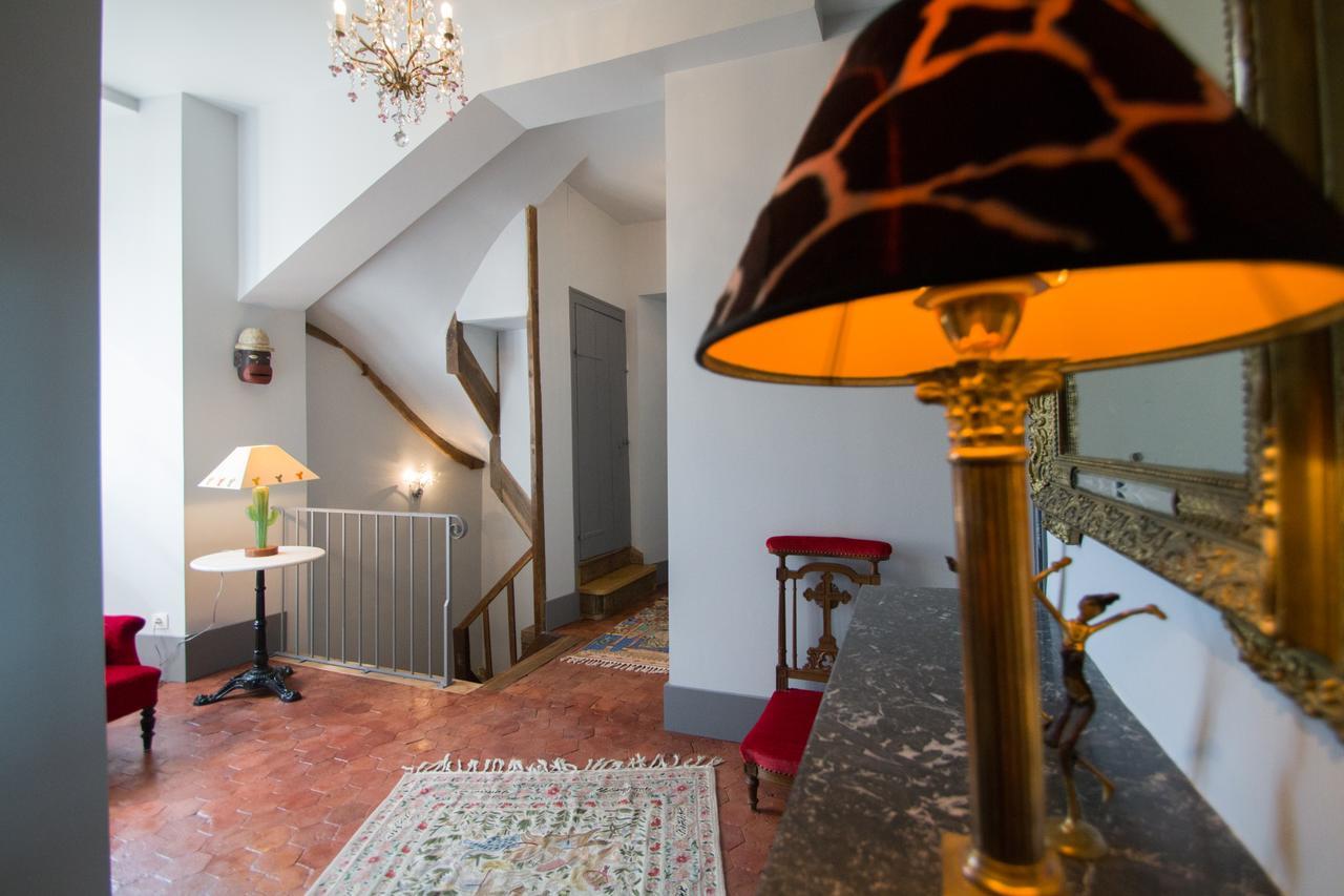 Le Prieure Hotel นัวเยร์ส-ซูร์-เซอไรน์ ภายนอก รูปภาพ