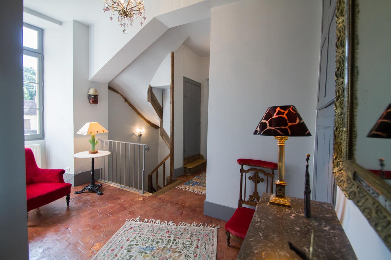 Le Prieure Hotel นัวเยร์ส-ซูร์-เซอไรน์ ภายนอก รูปภาพ