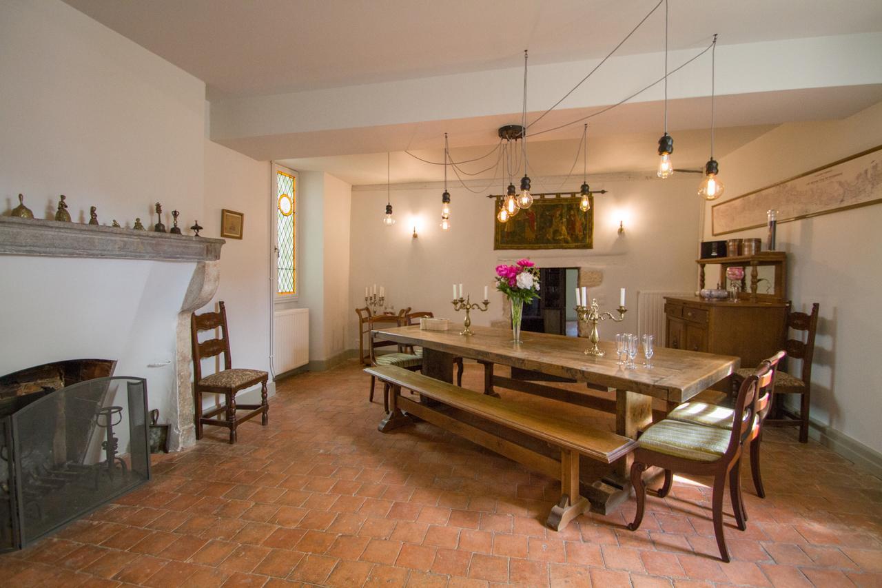 Le Prieure Hotel นัวเยร์ส-ซูร์-เซอไรน์ ภายนอก รูปภาพ