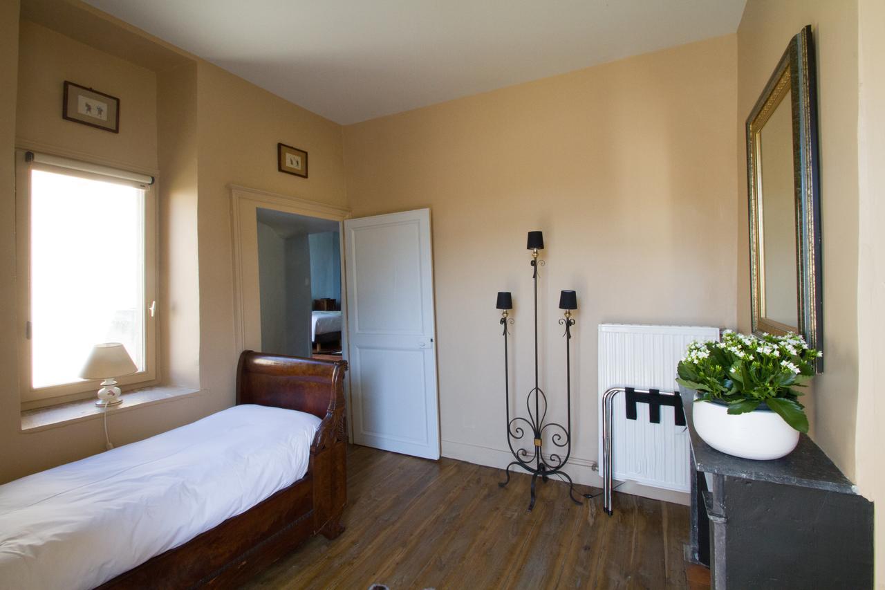 Le Prieure Hotel นัวเยร์ส-ซูร์-เซอไรน์ ภายนอก รูปภาพ