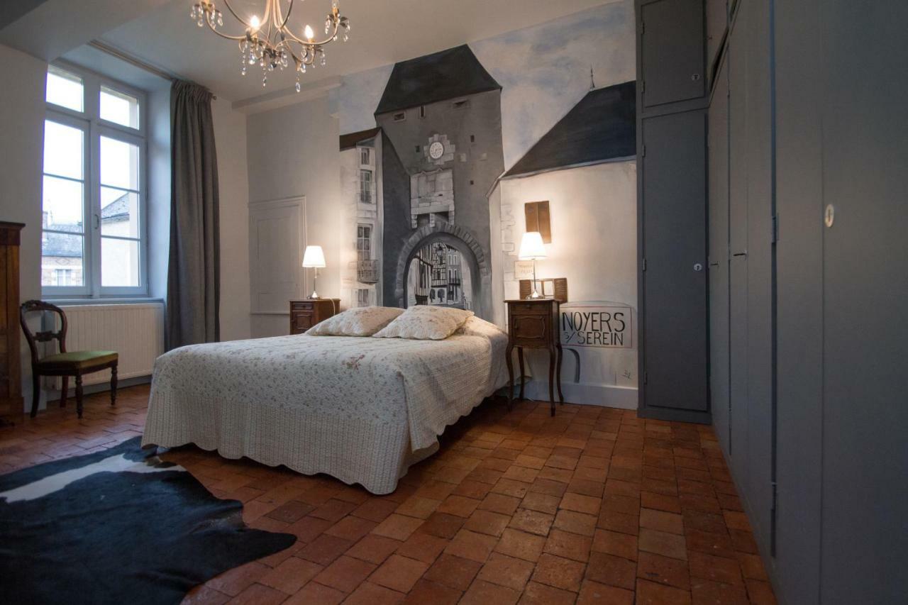 Le Prieure Hotel นัวเยร์ส-ซูร์-เซอไรน์ ภายนอก รูปภาพ